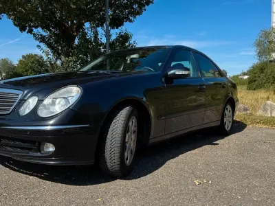 Gebraucht Mercedes E220 150 PS (110 kW) 2004 Schwarz Limousine