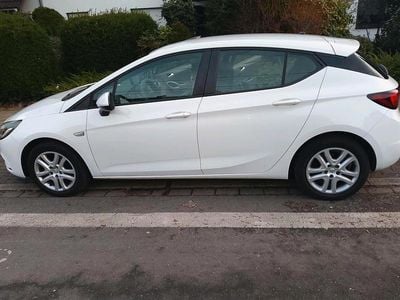 Weiß Gebraucht 2017 Opel Astra Limousine | 6.090 € (Fairer Preis)