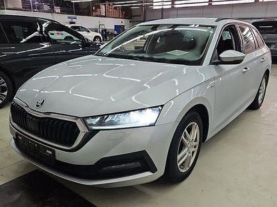 Silber Gebraucht 2022 Skoda Octavia Active Limousine | 17.999 €