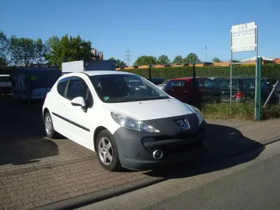 Gebraucht Peugeot 207 95 PS (69 kW) 2009 Weiß Limousine
