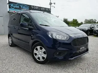 Gebraucht Ford Tourneo Courier Trend 101 PS (74 kW) 2019 Blazerblau Van / Kleinbus