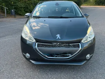 Gebraucht Peugeot 208 Allure 120 PS (88 kW) 2012 Grau Kleinwagen