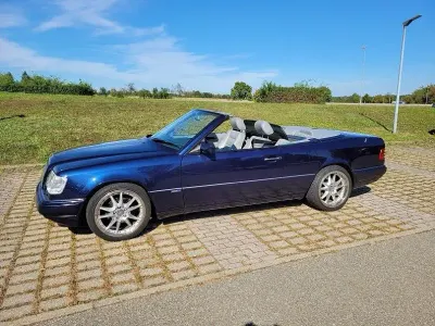 Gebraucht Mercedes E220 Sportline 150 PS (110 kW) 1995 Blau Cabrio