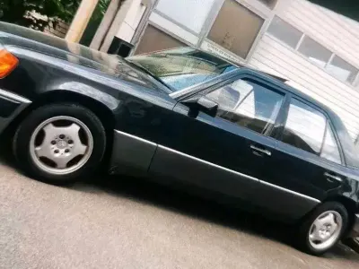 Gebraucht Mercedes 300 113 PS (83 kW) 1992 Schwarz Limousine