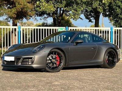 Porsche 911 Carrera 4 GTS