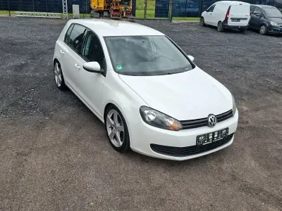 Gebraucht VW Golf VI Comfortline 105 PS (77 kW) 2011 Weiß Kleinwagen