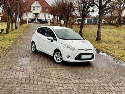 Gebraucht Ford Fiesta 82 PS (60 kW) 2012 Weiß Kleinwagen