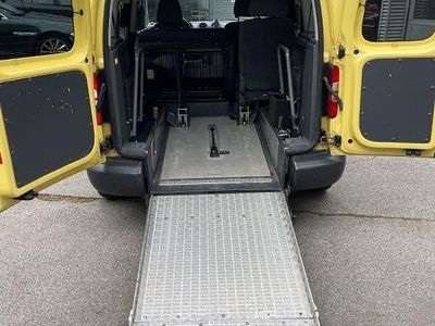 Gebraucht VW Caddy Trendline 75 PS (55 kW) 2011 Gelb Van / Kleinbus