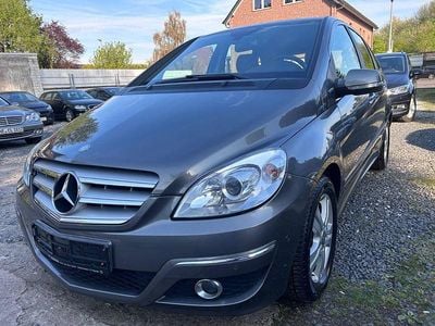 Usata Mercedes B180 116 CV (85 kW) 2011 Grigio Monovolume