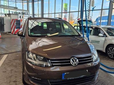 Gebraucht VW Sharan Comfortline 140 PS (102 kW) 2012 Braun Van / Kleinbus