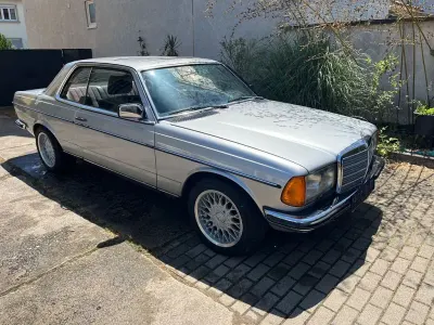 Gebraucht Mercedes 280 177 PS (130 kW) 1978 Silber Coupé