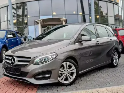 Gebraucht Mercedes B180 Urban 109 PS (80 kW) 2015 Grau Kleinwagen
