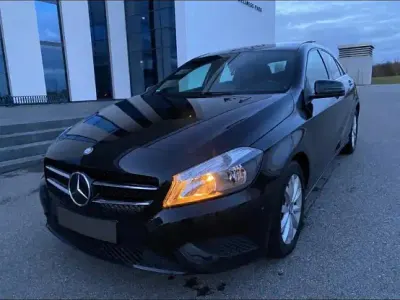 Gebraucht Mercedes A180 122 PS (89 kW) 2014 Schwarz Kleinwagen