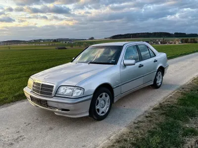 Gebraucht Mercedes C180 Classic 122 PS (89 kW) 1999 Silber Limousine