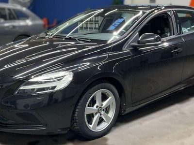 Gebraucht Volvo V40 Momentum 120 PS (88 kW) 2017 Schwarz Limousine