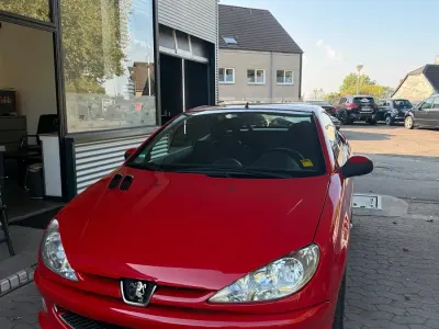 Gebraucht Peugeot 206 CC 80 PS (58 kW) 2006 Rot Cabrio