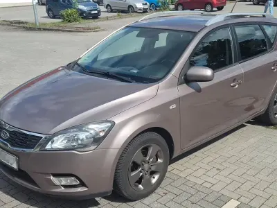 Gebraucht Kia Ceed Sportswagon 90 PS (66 kW) 2010 Silber Kombi