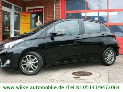 Gebraucht Toyota Yaris Comfort 69 PS (50 kW) 2015 Schwarz Kleinwagen