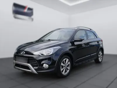 Gebraucht Hyundai i20 Active 101 PS (74 kW) 2020 Schwarz metallic Kleinwagen