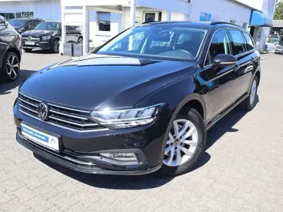 Gebraucht VW Passat Business 150 PS (110 kW) 2022 Deep black pearlescent Kombi