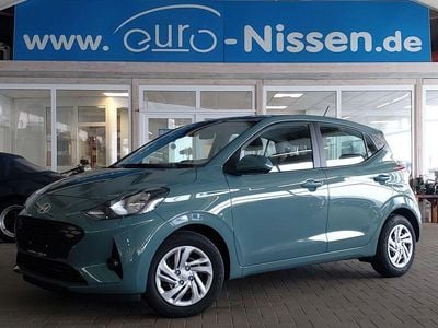 Neu Hyundai i10 Comfort 63 PS (46 kW) 2026 Mangrove grün Kleinwagen