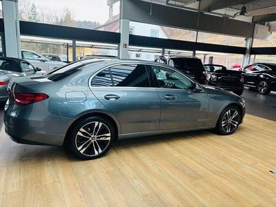 Grau Gebraucht 2022 Mercedes C300e Avantgarde Limousine | 29.600 € (Etwas zu teuer)