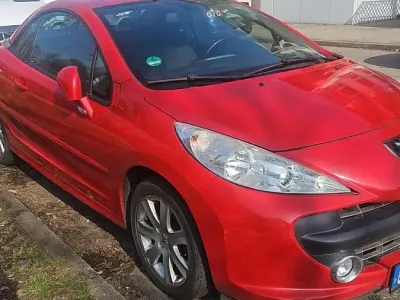 Gebraucht Peugeot 207 CC Platinum 120 PS (88 kW) 2012 Rot Cabrio