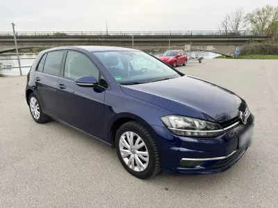 Gebraucht VW Golf VII Comfortline 110 PS (80 kW) 2018 Blau Limousine