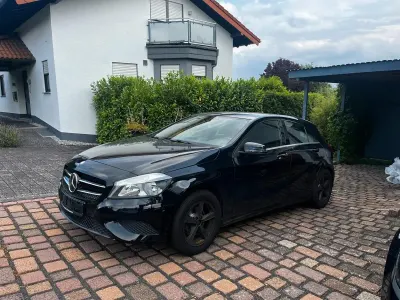Gebraucht Mercedes A180 Style 109 PS (80 kW) 2013 Schwarz Kleinwagen