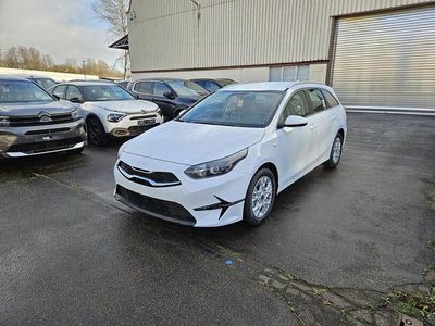Weiss Neu 2025 Kia Ceed Kleinwagen | 20.190 € (Guter Preis)