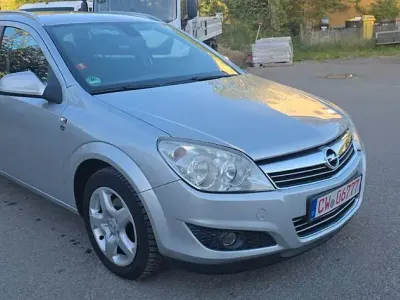 Second-hand Opel Astra Edition 90 CP (66 kW) 2010 Argintiu Break