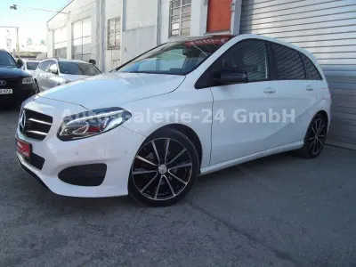 Gebraucht Mercedes B200 Style 156 PS (114 kW) 2018 Weiß Kleinwagen