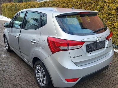 Gebraucht Hyundai i20 Space 90 PS (66 kW) 2018 Silber Van / Kleinbus