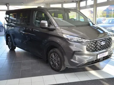 Gebraucht Ford Tourneo Titanium 136 PS (100 kW) 2025 Grau Van / Kleinbus