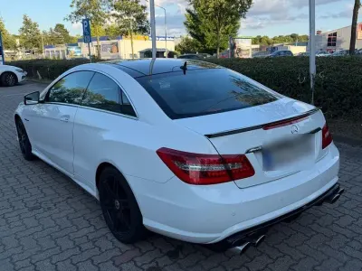 Gebraucht Mercedes E500 Avantgarde 408 PS (300 kW) 2012 Weiß Coupé