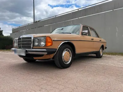 Gebraucht Mercedes E230 109 PS (80 kW) 1979 Gelb Limousine