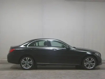 Używany Mercedes C300e Avantgarde 306 KM (225 kW) 2021 Czarny Sedan/Limuzyna