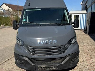 Usata Iveco Daily 175 CV (128 kW) 2023 Grigio Berlina