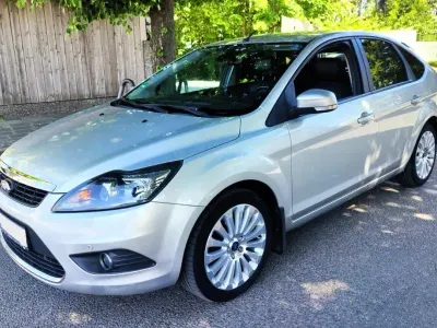 Używany Ford Focus Titanium 125 KM (91 kW) 2008 Srebrny Sedan/Limuzyna