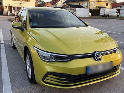 Brugt VW Golf VIII Life 131 HK (96 kW) 2020 Gul Sedan