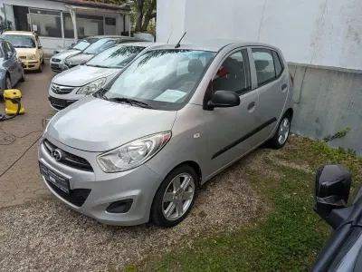 Gebraucht Hyundai i10 Edition 69 PS (50 kW) 2013 Silber Kleinwagen