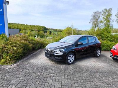 Neu Dacia Sandero Essentiel 91 PS (66 kW) 2025 Nacresschwarz metallic Limousine
