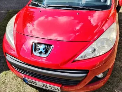Gebraucht Peugeot 207 Premium 95 PS (69 kW) 2010 Rot Limousine