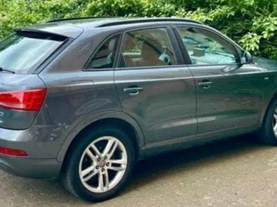 Grau Gebraucht 2012 Audi Q3 Sport SUV | 11.300 € (Fairer Preis)