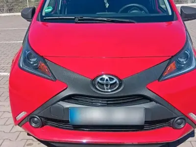 Second-hand Toyota Aygo 69 CP (50 kW) 2018 Roșu Hatchback