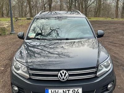 Gebraucht VW Tiguan LOUNGE 125 PS (91 kW) 2015 Grau SUV