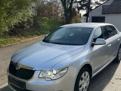 Używany Skoda Superb 160 KM (117 kW) 2009 Srebrny Sedan/Limuzyna