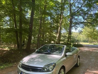 Usata Opel Astra Cabriolet 140 CV (102 kW) 2007 Argento Cabrio