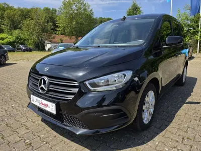 Gebraucht Mercedes T180 Style 116 PS (85 kW) 2023 Schwarz Van / Kleinbus