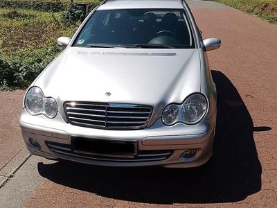 Usado Mercedes C200 Classic 122 HP (89 kW) 2005 Prateado Sedan